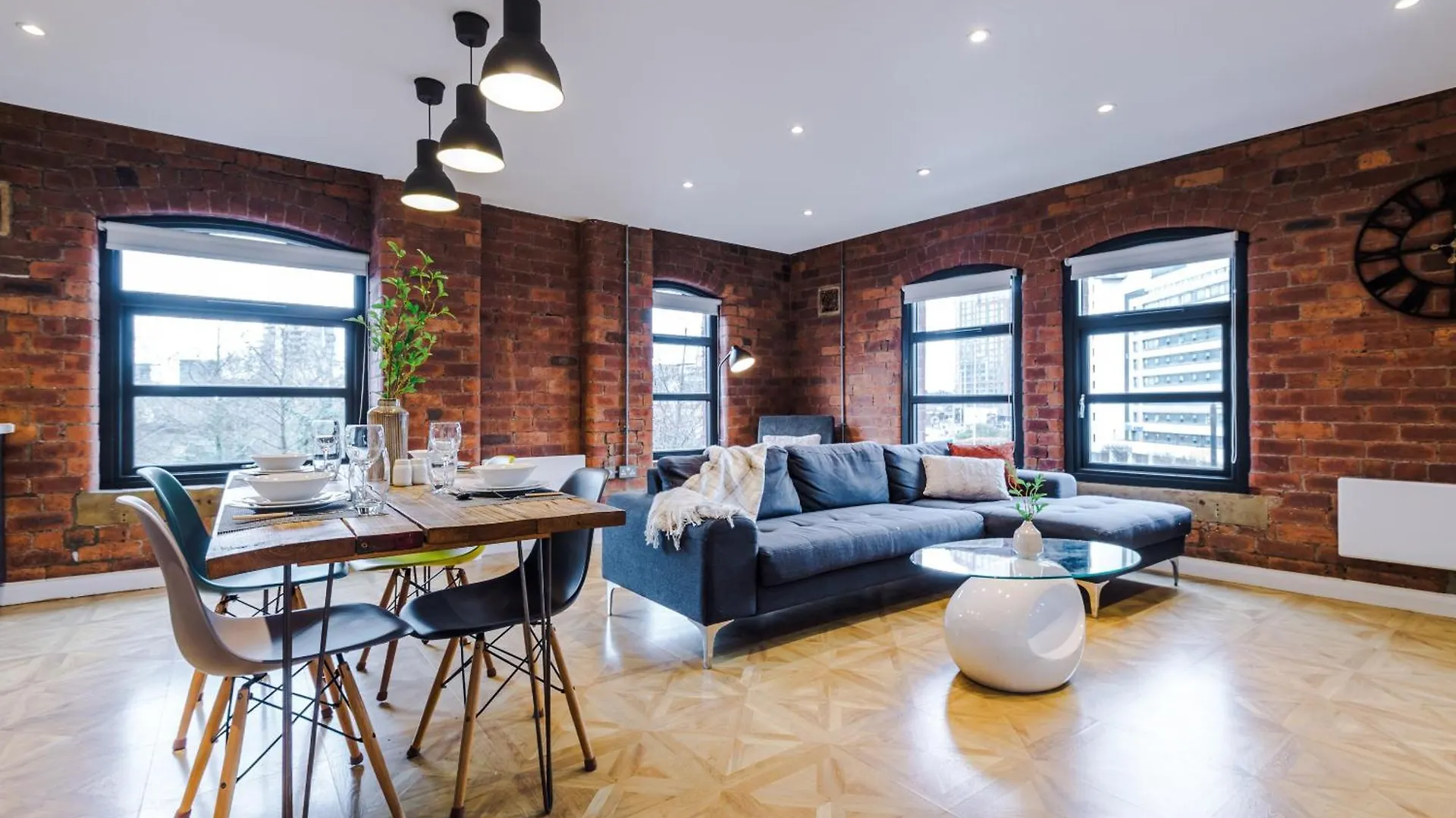2 King Size Beds In Manhattan Styled Oversize Apartment Leeds