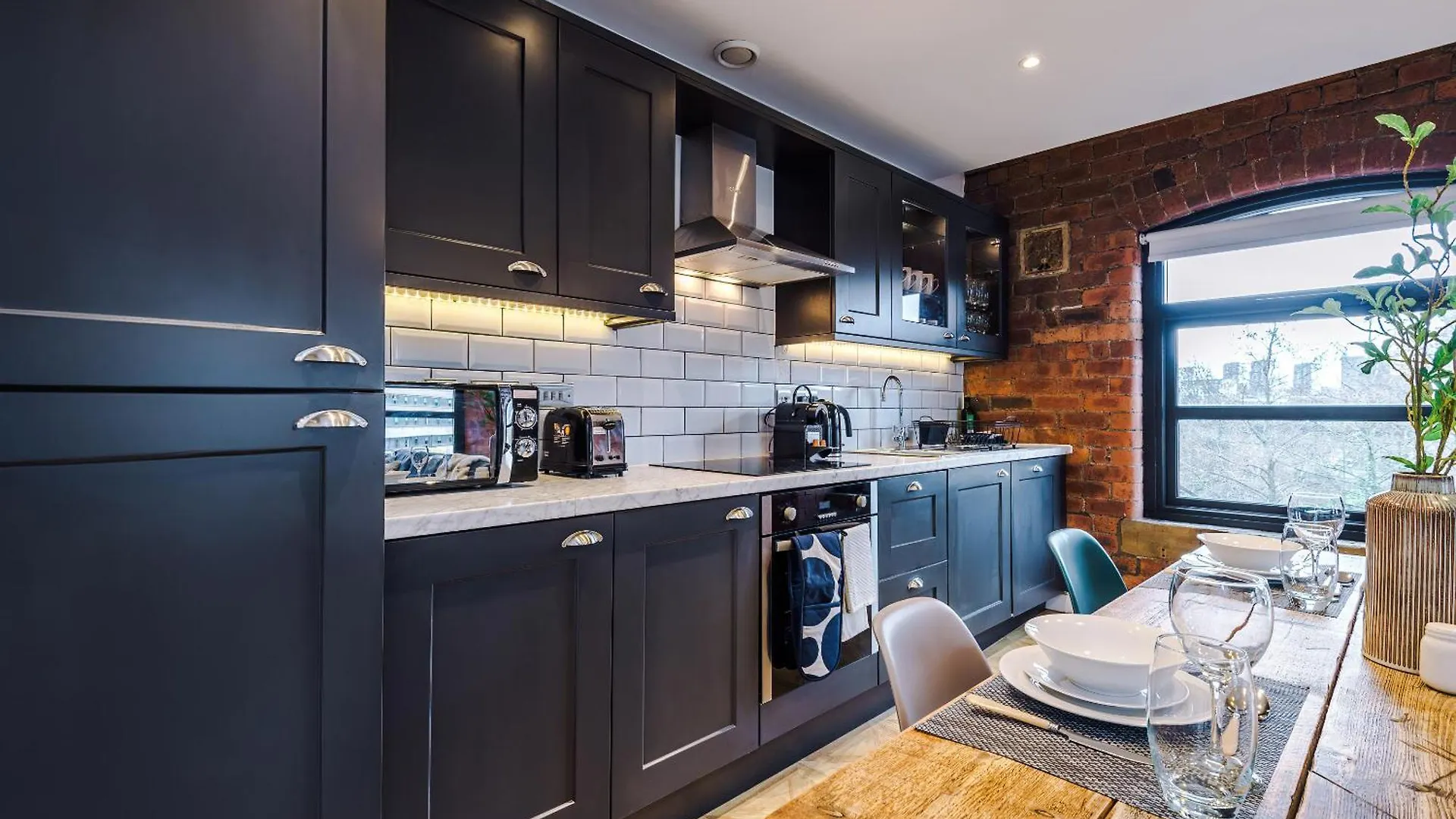 2 King Size Beds In Manhattan Styled Oversize Apartment Leeds  United Kingdom