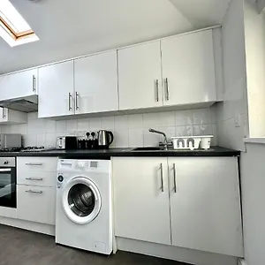 https://massive-4-bedroom-duplex-apartment-sleeps-up-to-10.tophotelsbath.com
