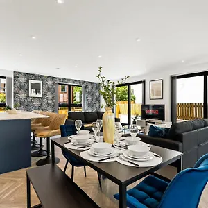 Stunning Spacious Leeds - Parking Apartment