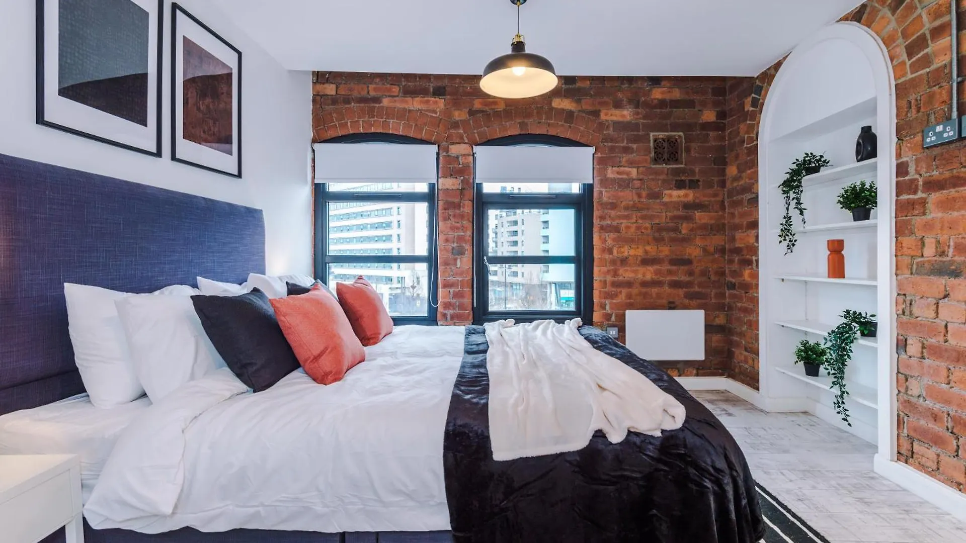 2 King Size Beds In Manhattan Styled Oversize Apartment Leeds