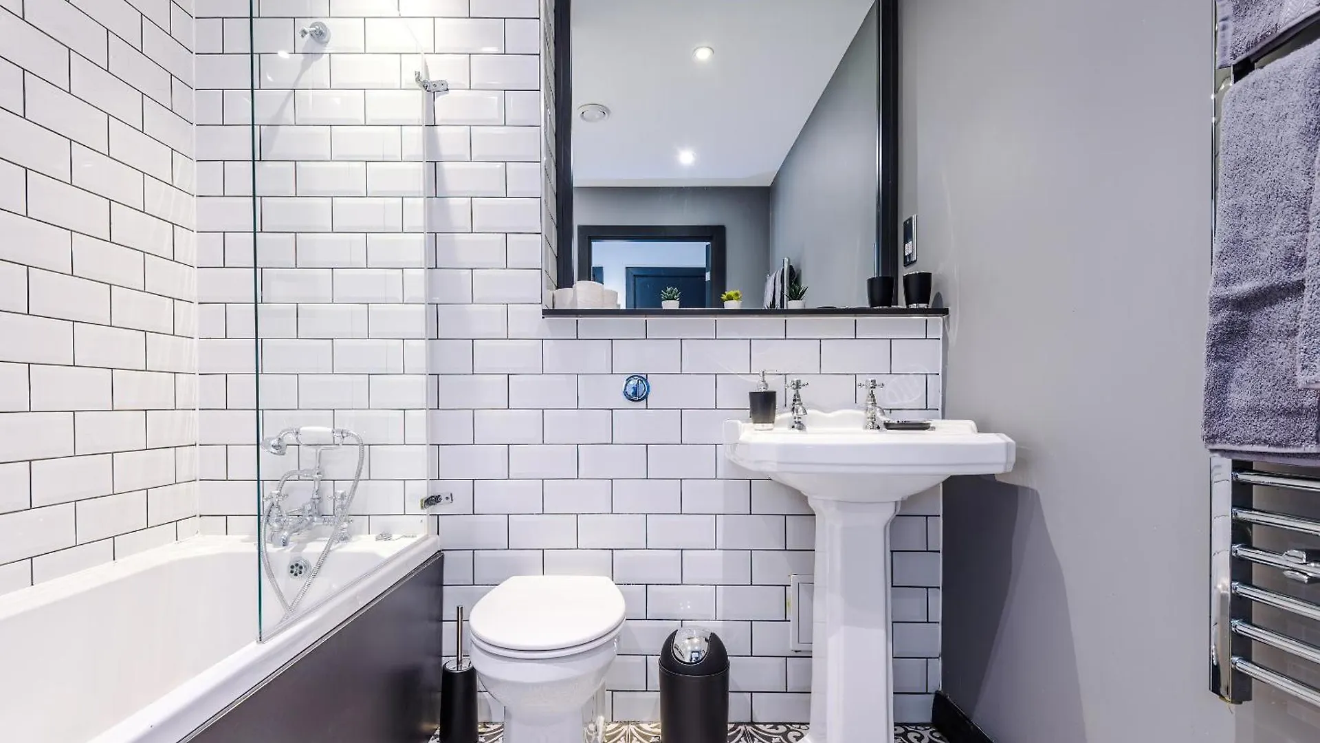 2 King Size Beds In Manhattan Styled Oversize Apartment Leeds