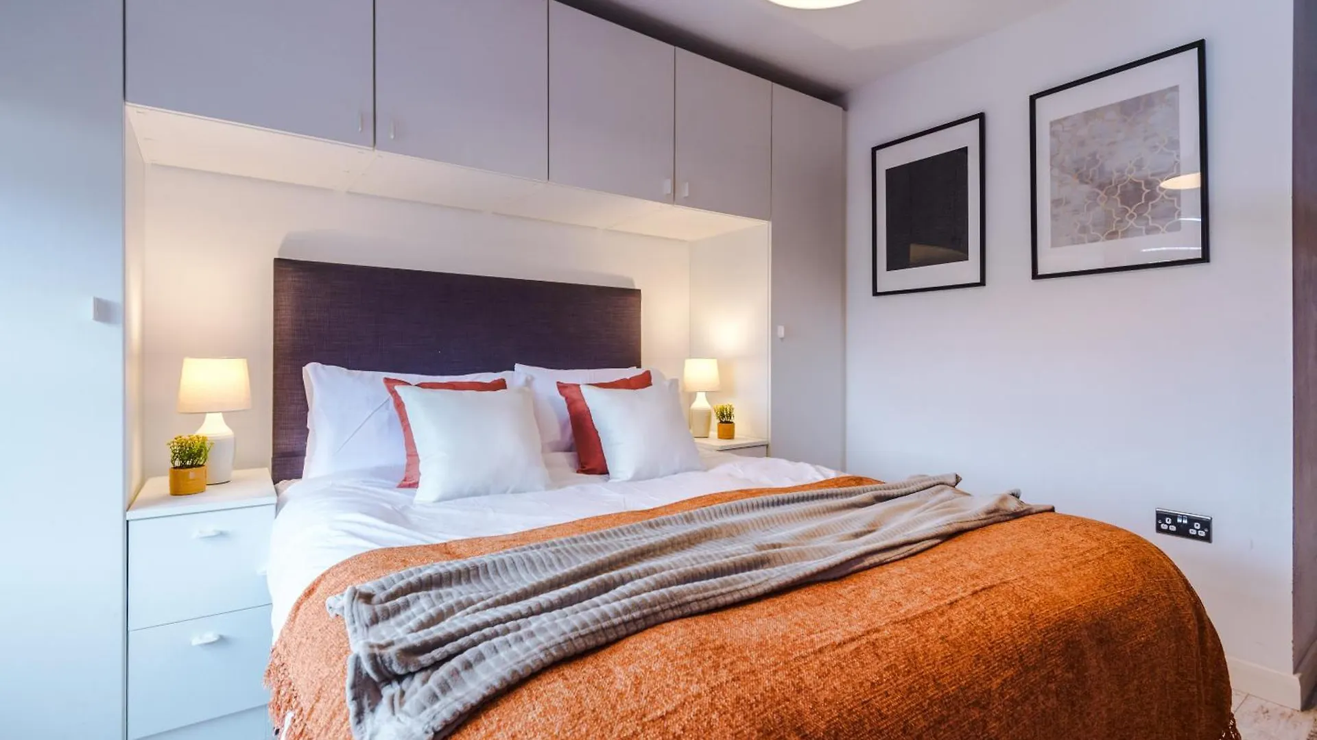 2 King Size Beds In Manhattan Styled Oversize Apartment Leeds