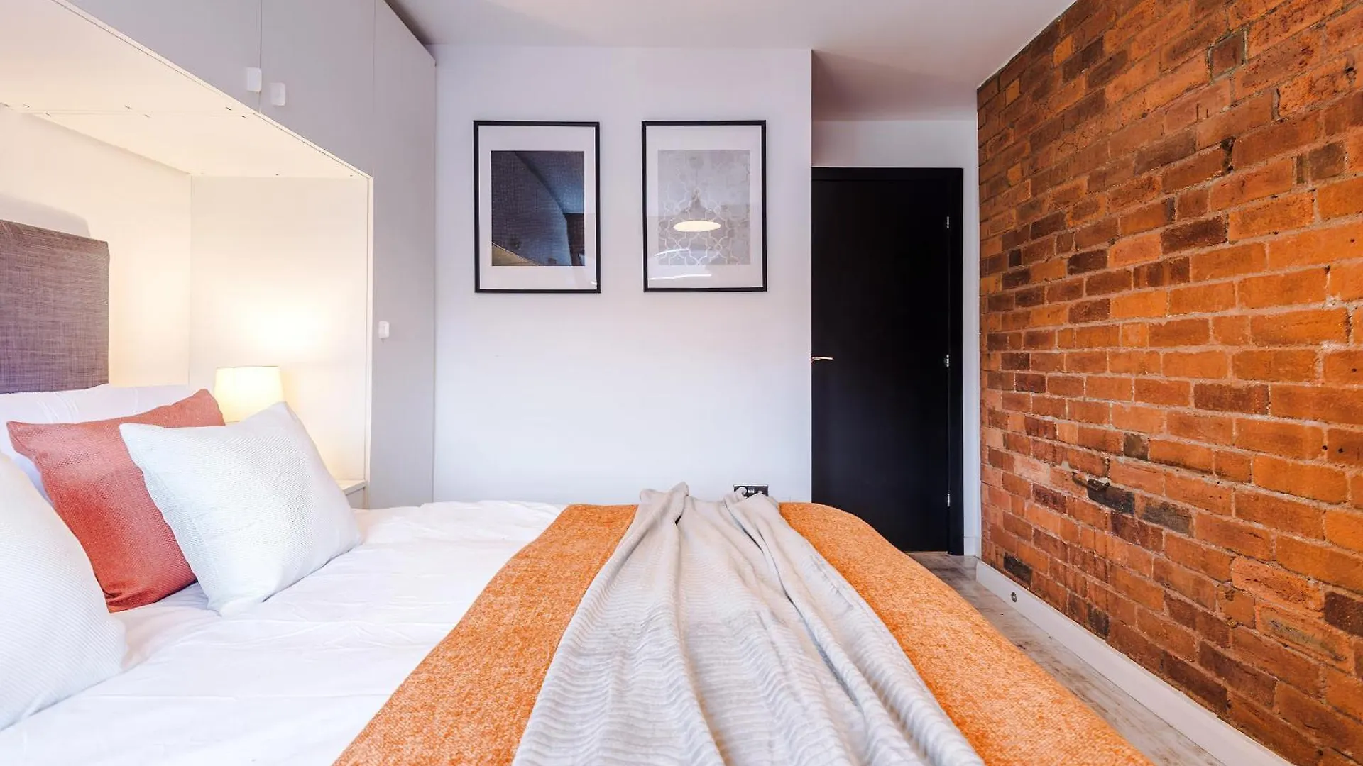 2 King Size Beds In Manhattan Styled Oversize Apartment Leeds