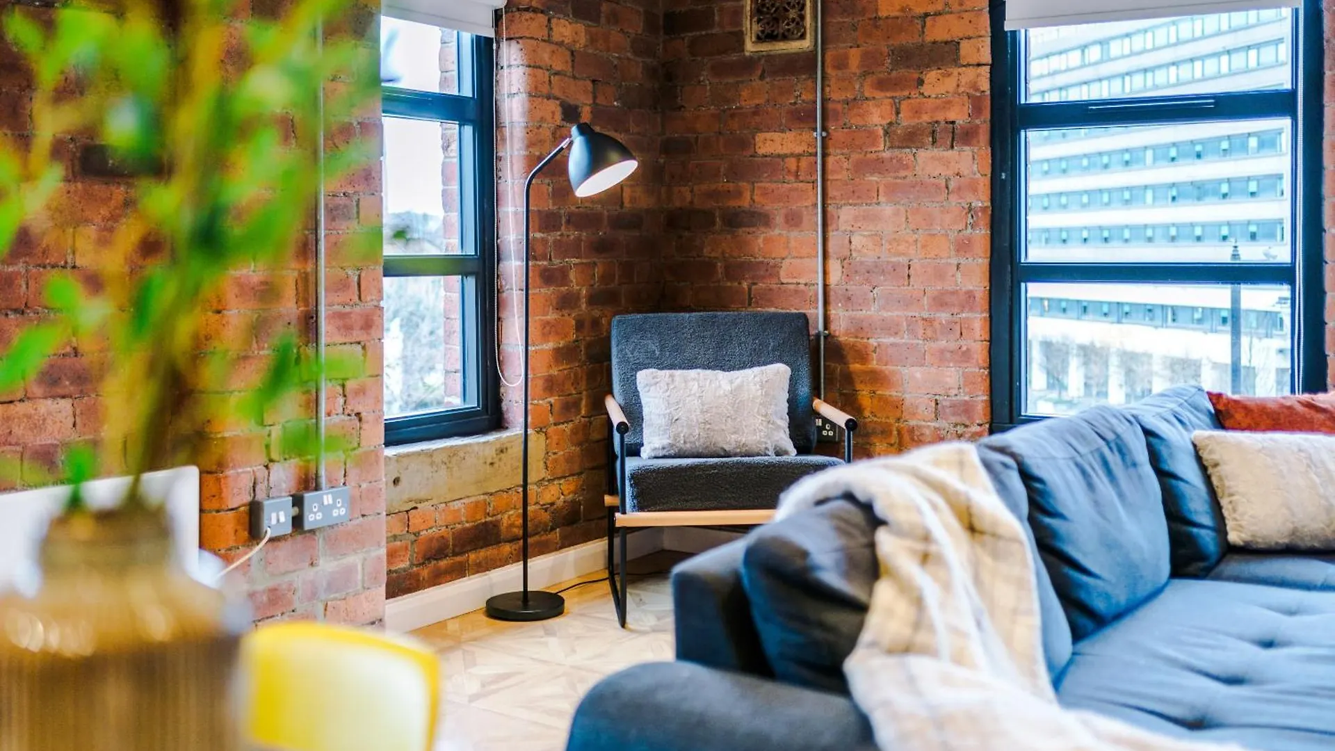 2 King Size Beds In Manhattan Styled Oversize Apartment Leeds  0*, Leeds (West Yorkshire)