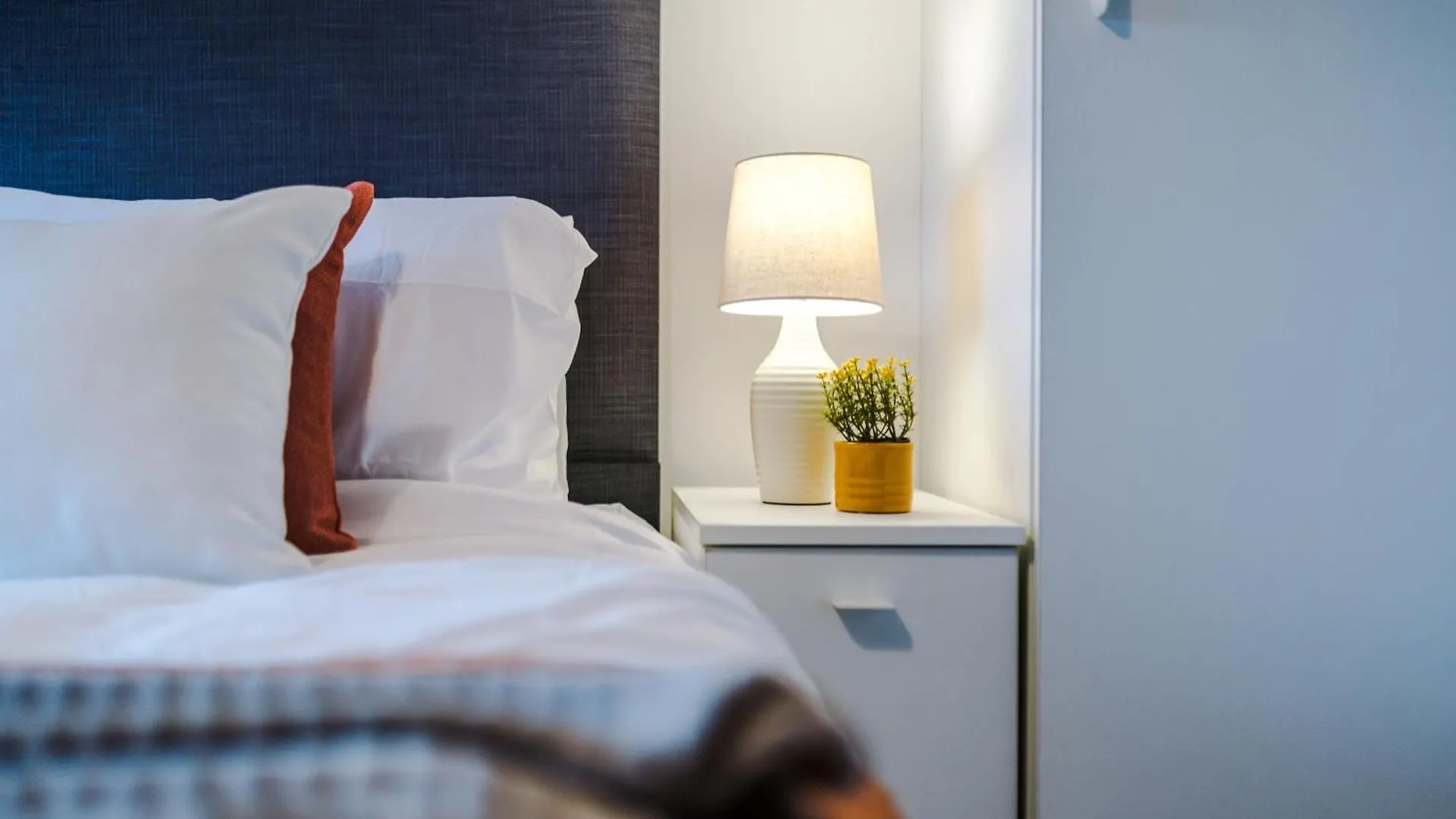 2 King Size Beds In Manhattan Styled Oversize Apartment Leeds