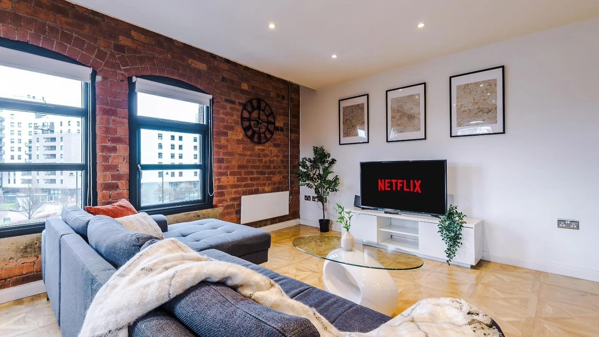 2 King Size Beds In Manhattan Styled Oversize Apartment Leeds