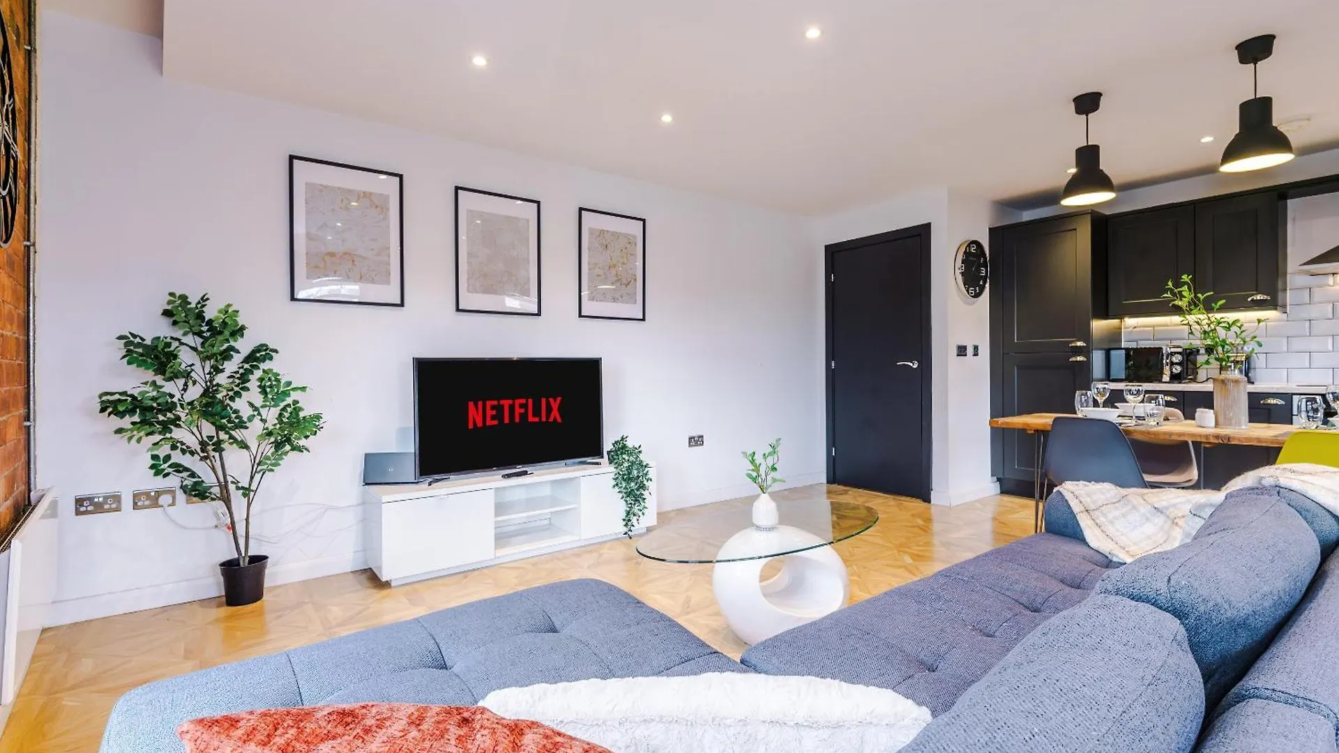 2 King Size Beds In Manhattan Styled Oversize Apartment Leeds  United Kingdom